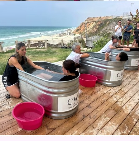 סדנת קרח קבוצתית מול הים